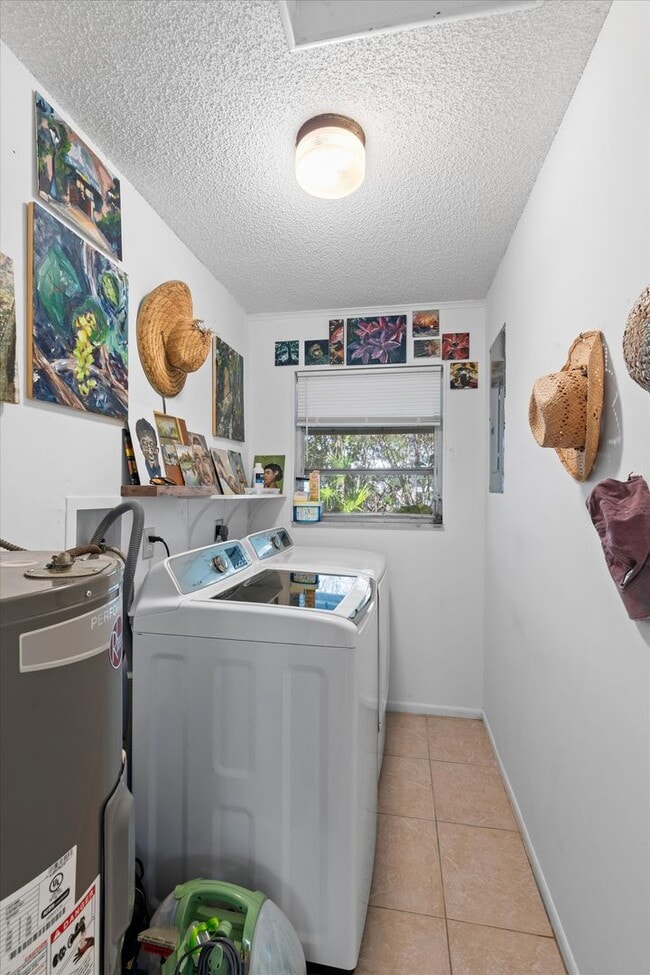 Building Photo - Charming 2-Bedroom Home for Rent in Big Pine Key