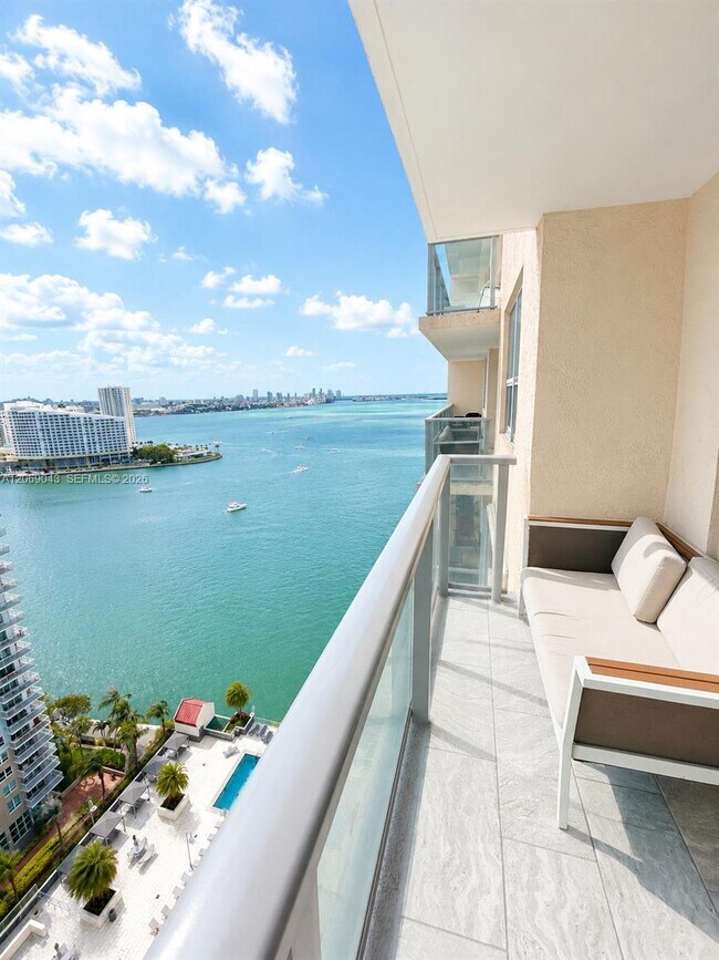 Building Photo - 1155 Brickell Bay Dr