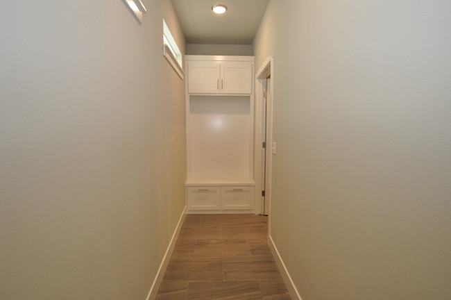 Building Photo - 2035 S Florida Way