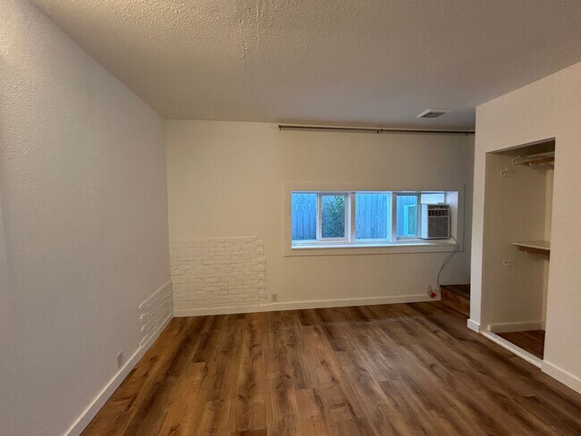 Building Photo - Newly Remodeled Studio in Downtown Redmond