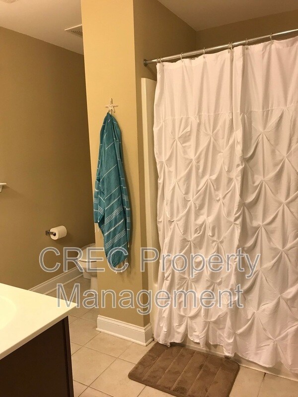 Building Photo - 4055 Hartland St