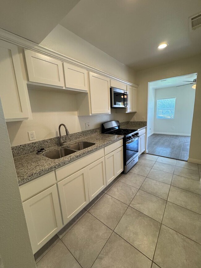 Building Photo - 4062