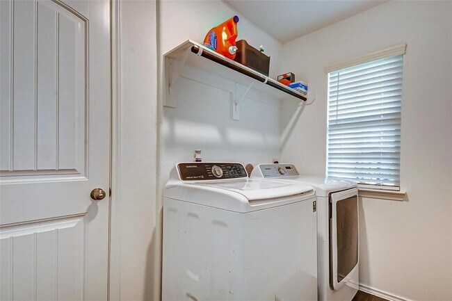 Building Photo - 26022 Steele Flower Dr