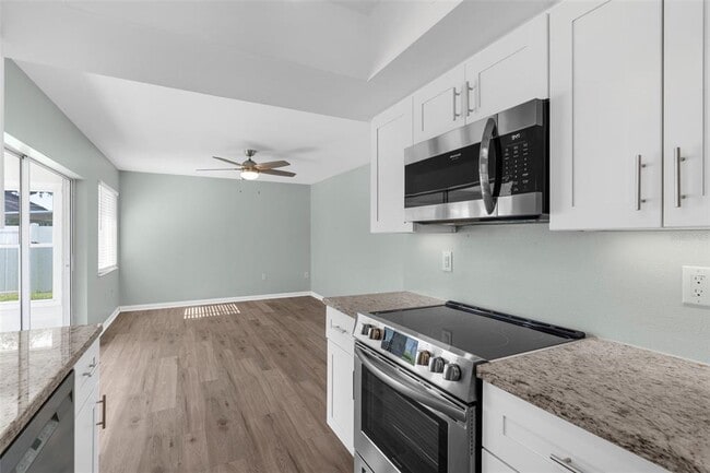 Building Photo - 913 64th St W