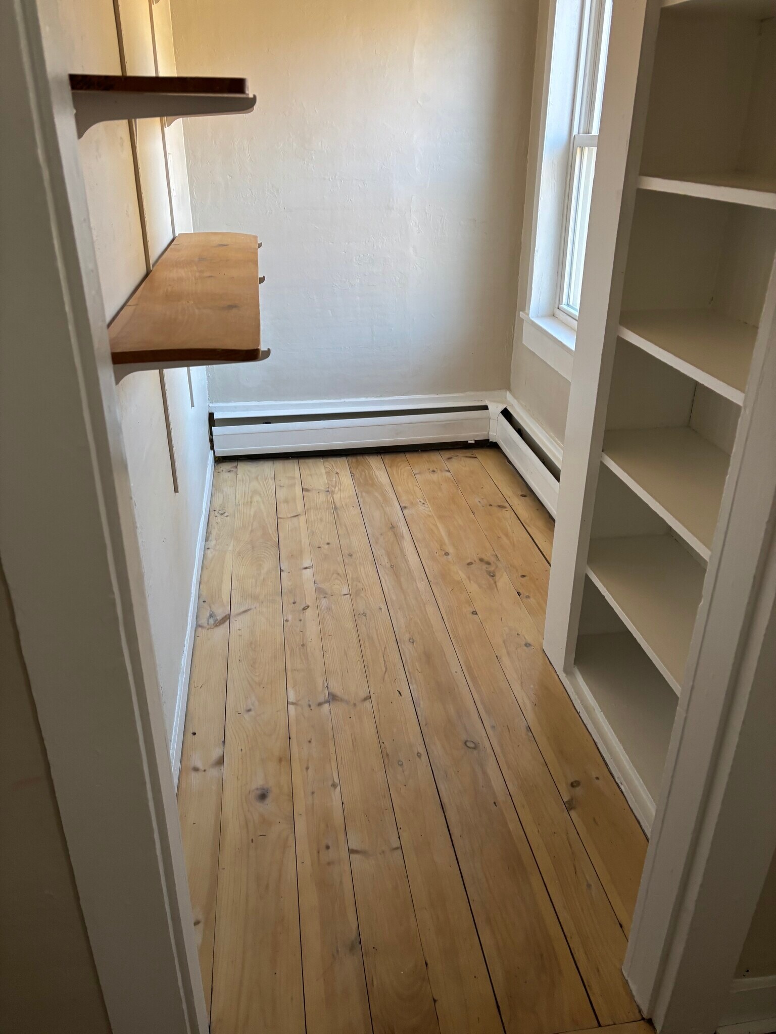 Building Photo - 995 Western Ave