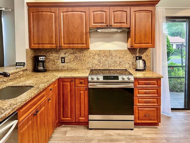 Building Photo - 10615 Ocean Palm Way