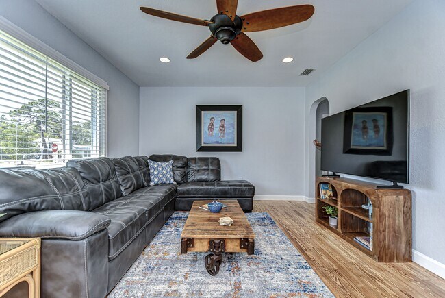 Building Photo - 1922 55th St S