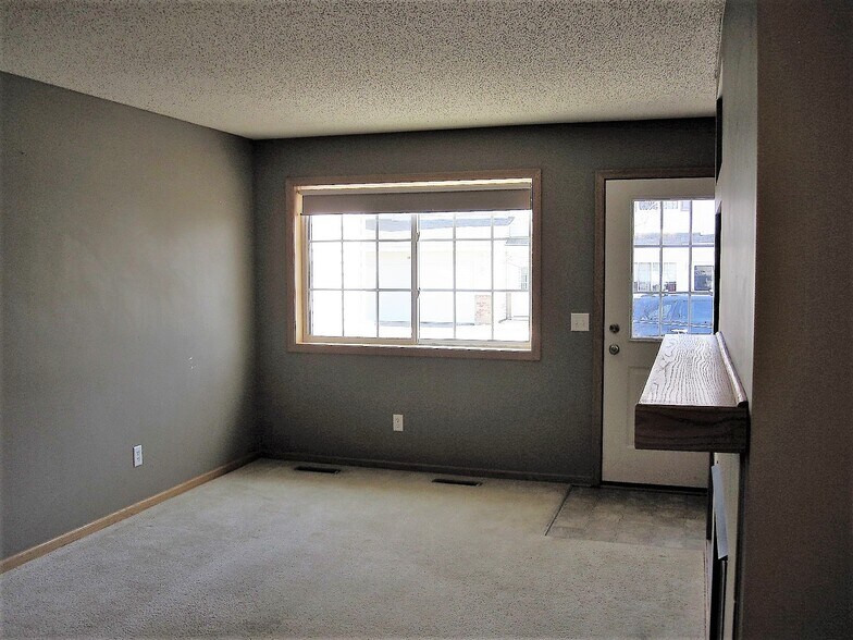 Building Photo - 3553 Sterling Heights Dr