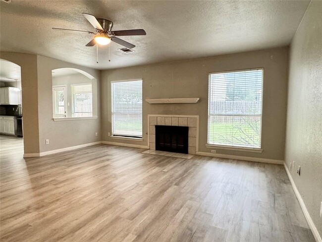 Building Photo - 2103 Aster Way
