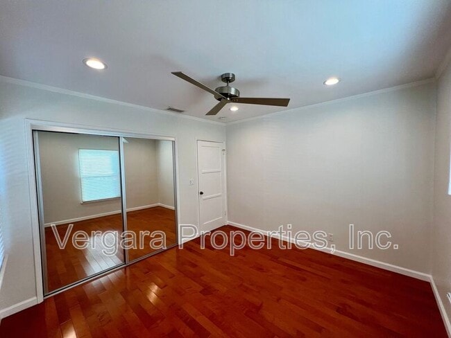 Building Photo - 6531 W 85th St