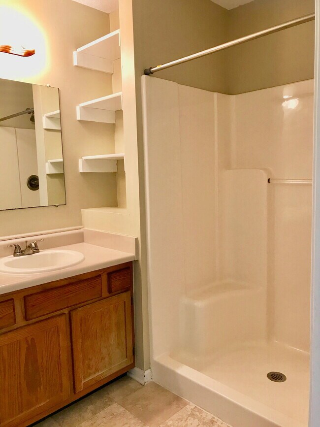 Building Photo - Charming 3 Bedroom, 2 Bathroom Home in Perry Township!