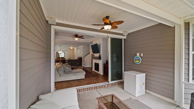 Building Photo - Spacious 6-Bedroom Waterfront Home in Richmond Hill, GA