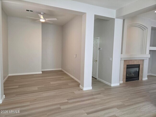 Building Photo - 13426 W Jacobson Dr