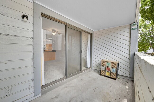 Building Photo - $1,450.00, 1-bedroom, 1-bathroom Lower Lev...