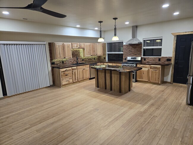 Building Photo - 2132 Canyon Wren Ct
