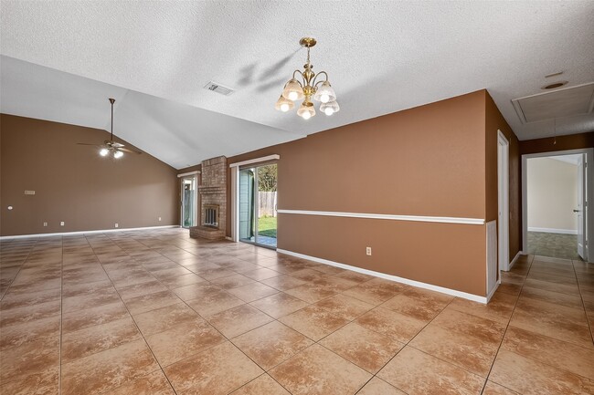 Building Photo - 11415 Chariot Dr