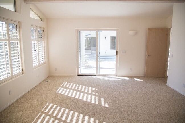 Building Photo - Well-Appointed Home in Desirable Mountain View School District