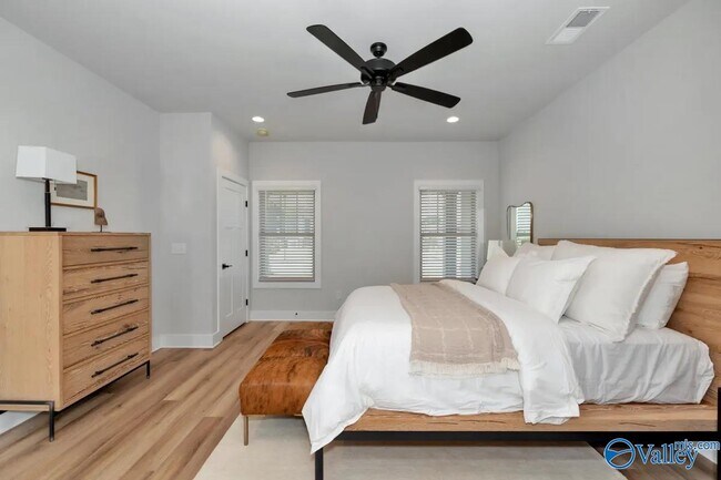 Building Photo - 64 Mountain Vis Cir