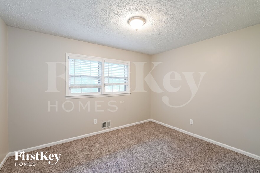 Building Photo - 4353 Hale Pl SW