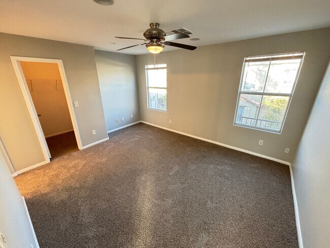 Building Photo - Beautiful Trilevel 3 Bed/3bath/2 car home located in Northwest Las Vegas --Enjoy Rent-Free Holidays!