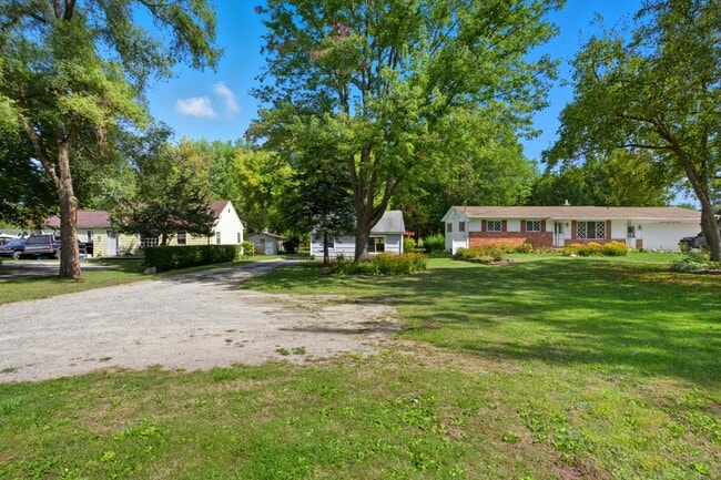 Primary Photo - 9358 N Saginaw Rd