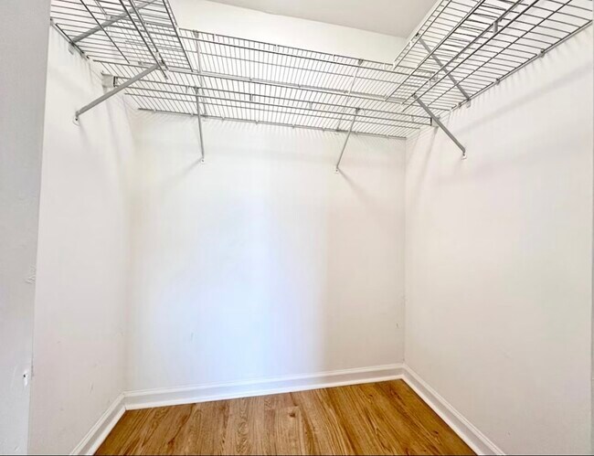 Building Photo - 1609 N Windsor Dr