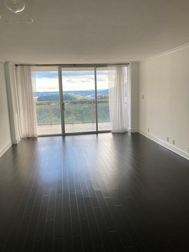 Building Photo - 1131 Stringers Ridge Rd