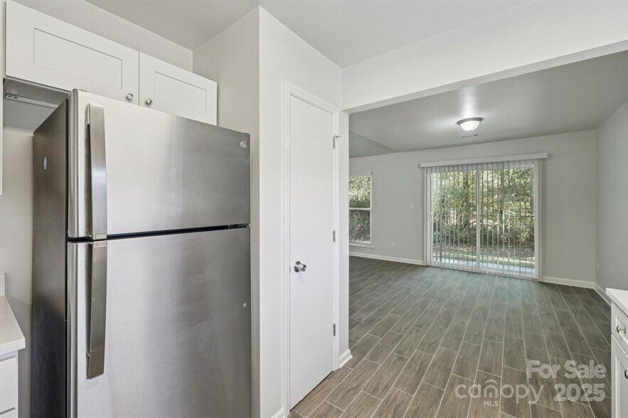 Building Photo - 7030 Huntsmaster Dr