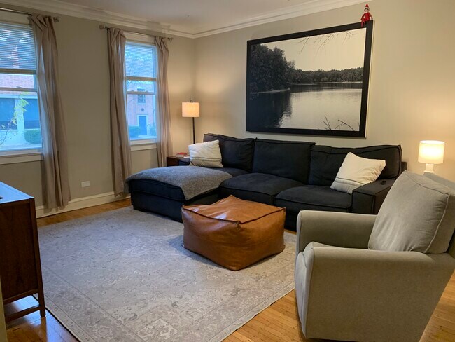 Building Photo - 910 Lake St