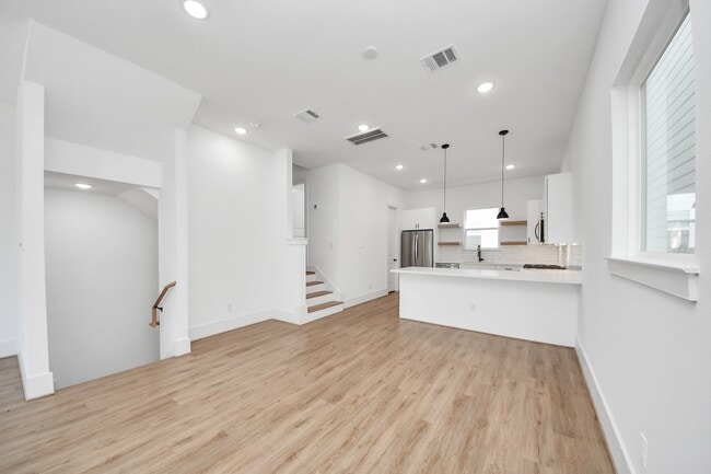 Building Photo - 4806 Cochran St