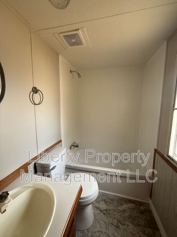 Building Photo - 1019 John Godfrey Rd