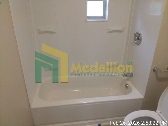 Building Photo - Spacious Studio with Hardwood Floors and Stainless Steel Appliances – Prime Milwaukee Ave Location