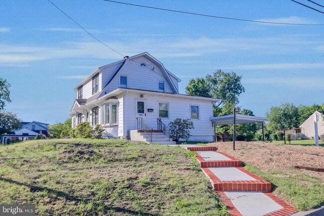 Building Photo - 222 Berlin Rd N
