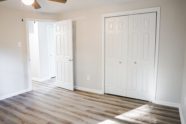 Building Photo - 12701 Carlsbad Ct