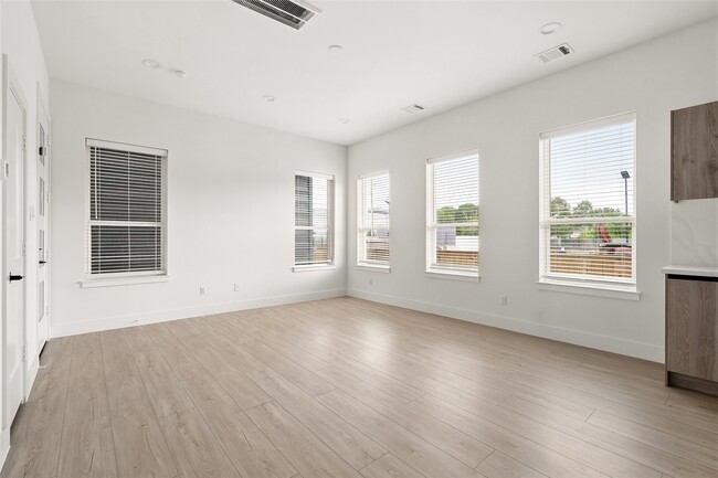 Building Photo - 107 Tolima Dove St