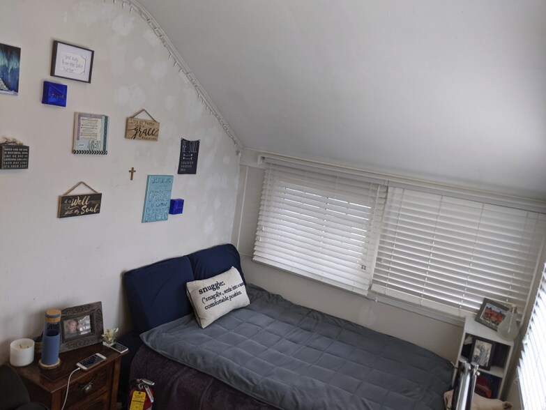 Building Photo - 1121 Leonard Pl