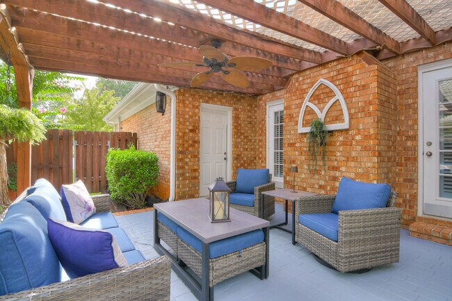 Building Photo - 2504 Pinebluff Ct