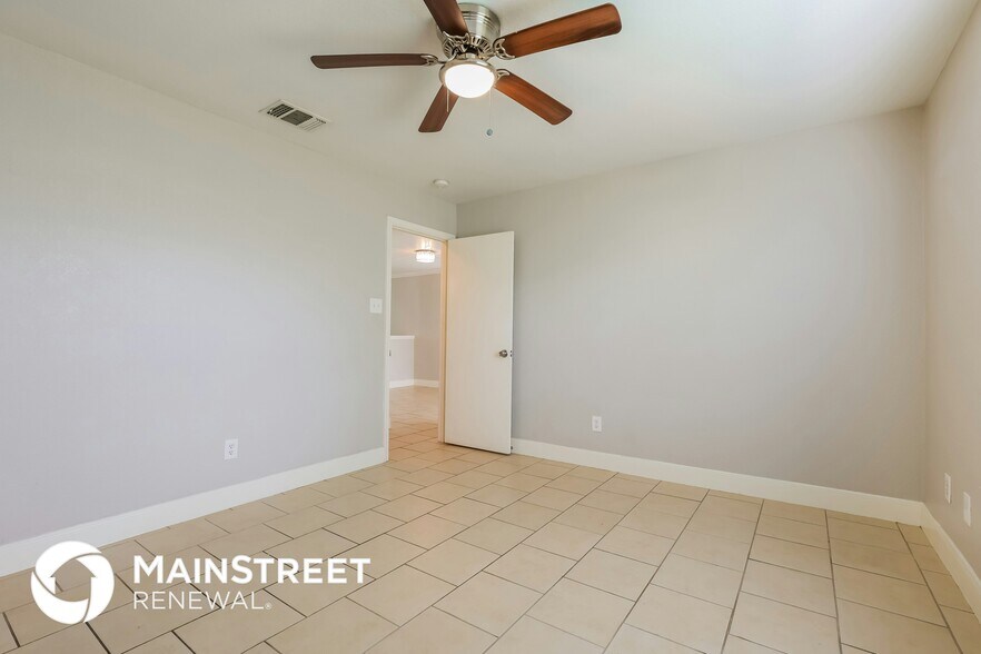Building Photo - 6815 Meadow Ash Dr