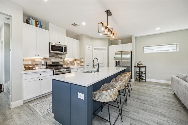 Building Photo - 6730 Knox St