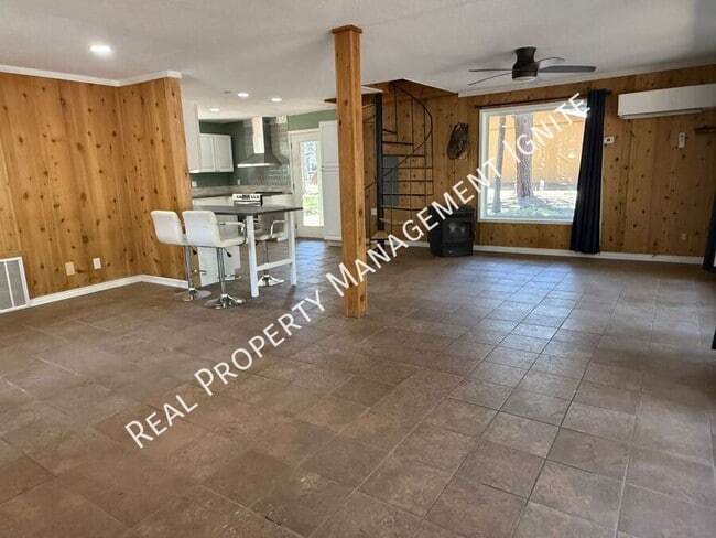 Building Photo - 18633 River Woods Dr