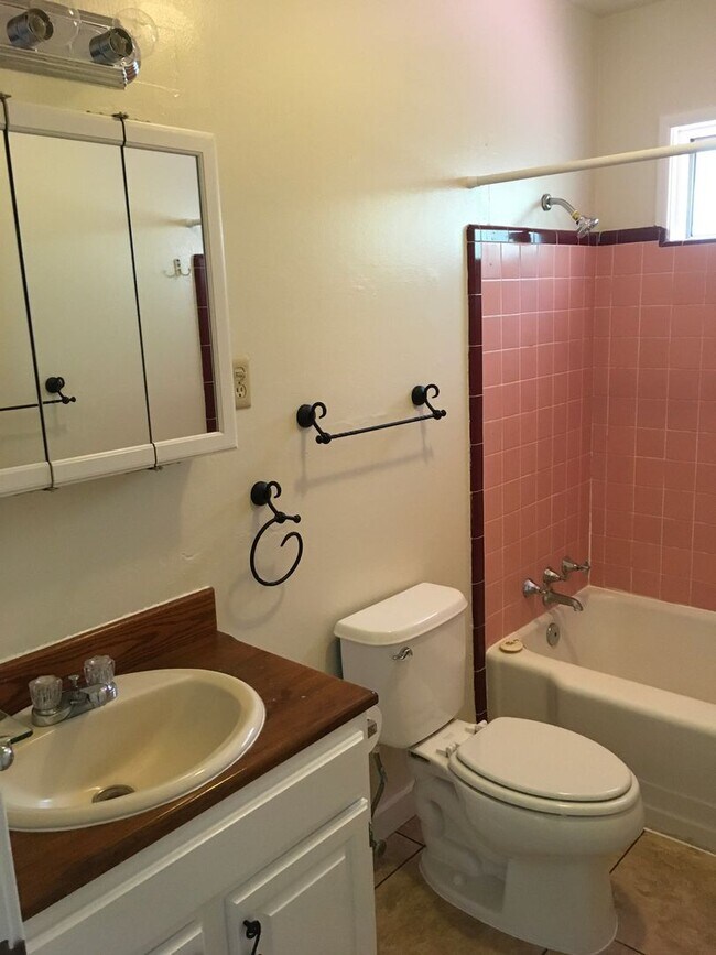 Building Photo - Charming home in Garden Tract- $300 free r...