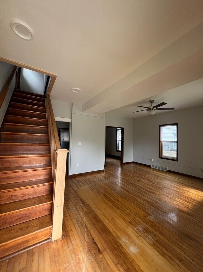 Building Photo - 4 Bedroom 2 Bath House Available in Wausau NOW!