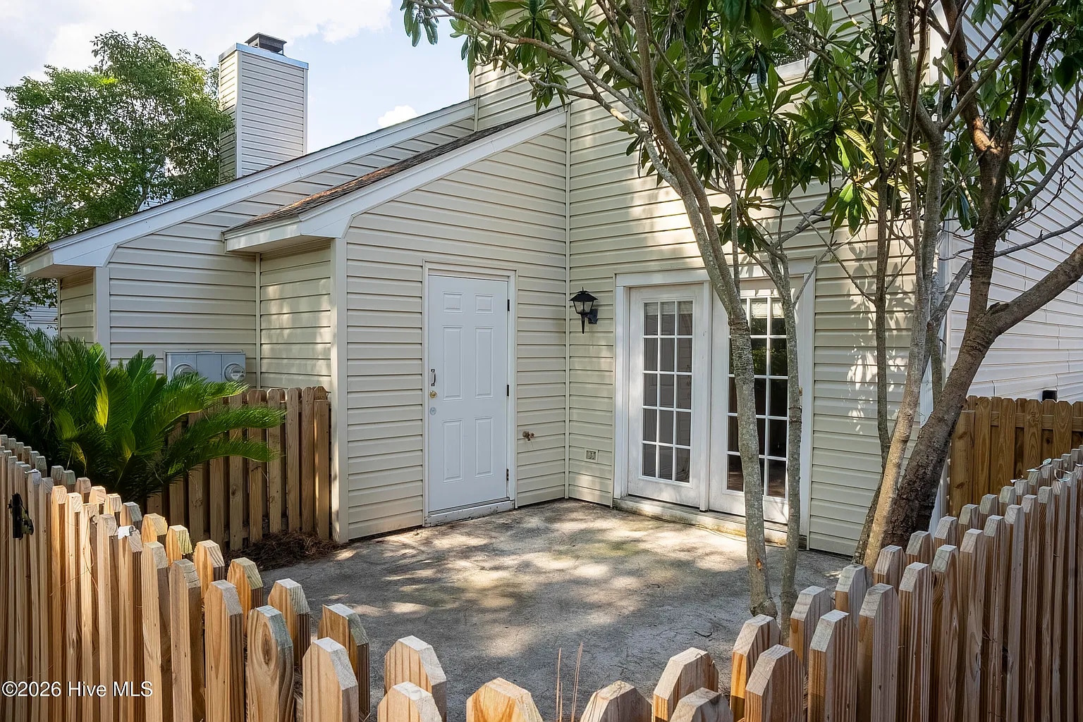 Building Photo - 137 Lullwater Dr