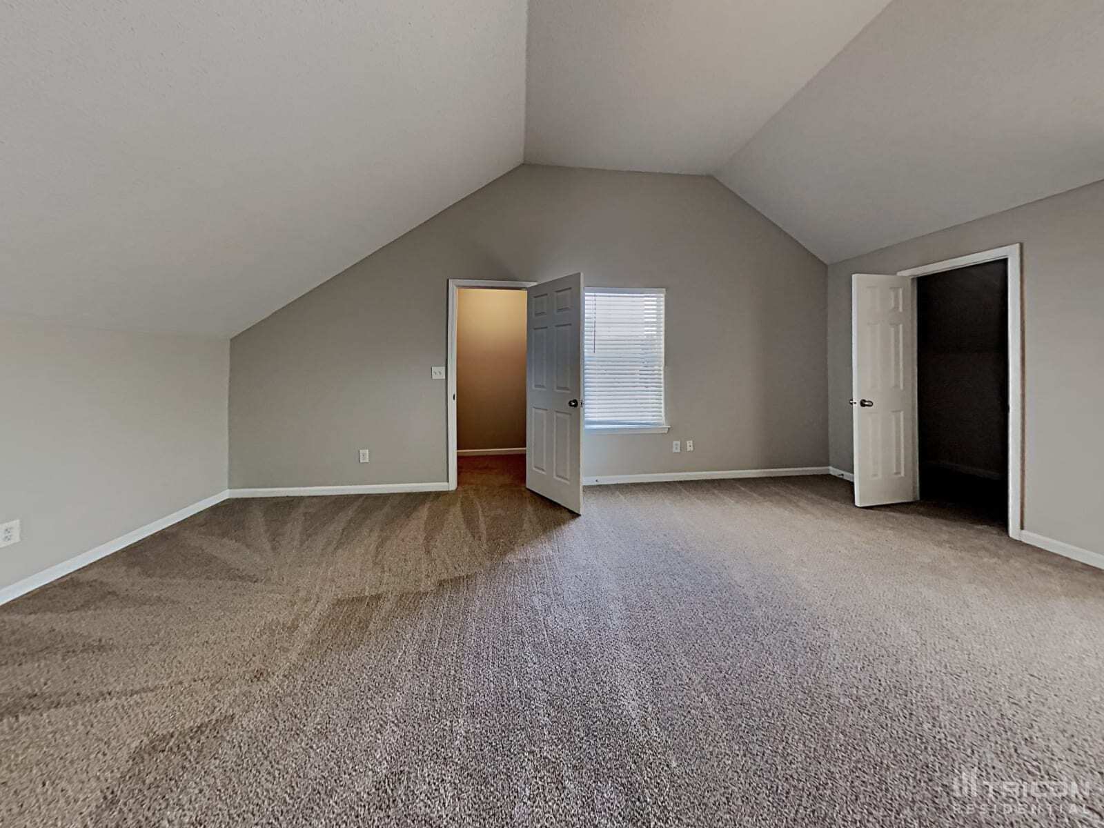 Building Photo - 869 Kendall Park Dr
