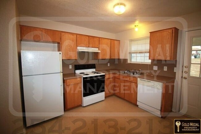 Building Photo - 4500 Sylvia Dr