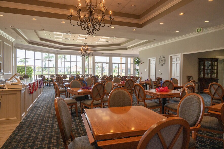 Building Photo - 5 High Point Cir W