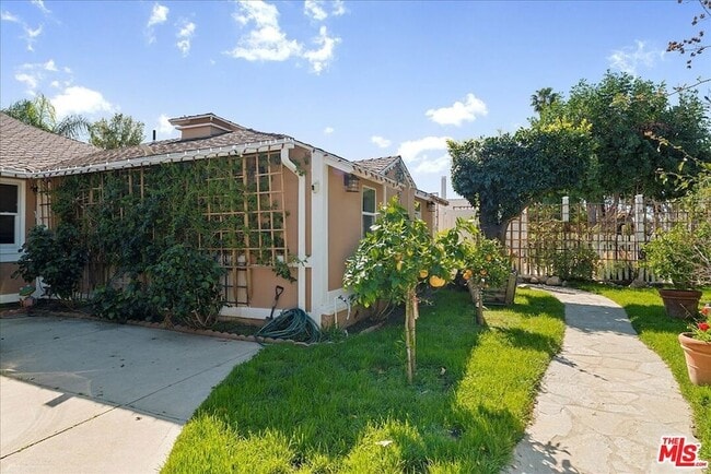 Building Photo - 6724 Mammoth Ave