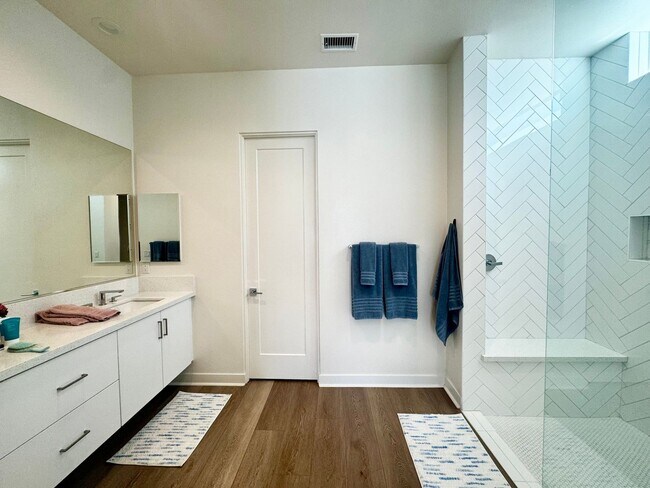 Building Photo - COMING SOON! STUNNING 3 Bedroom/2.5 bathroom in the highly desired Miralon Community!