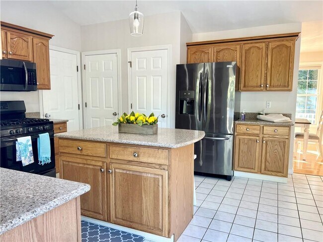 Building Photo - 65 Carriage Trl