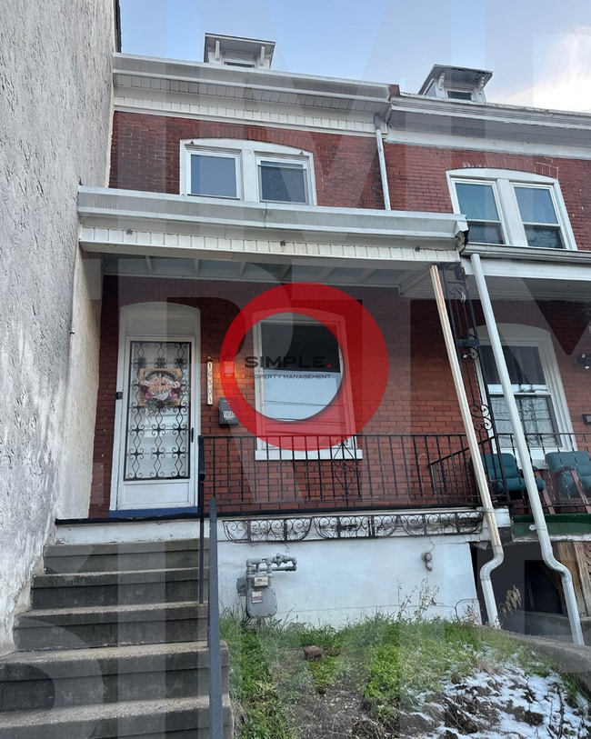 Building Photo - Three Bedroom one bath with off street parking